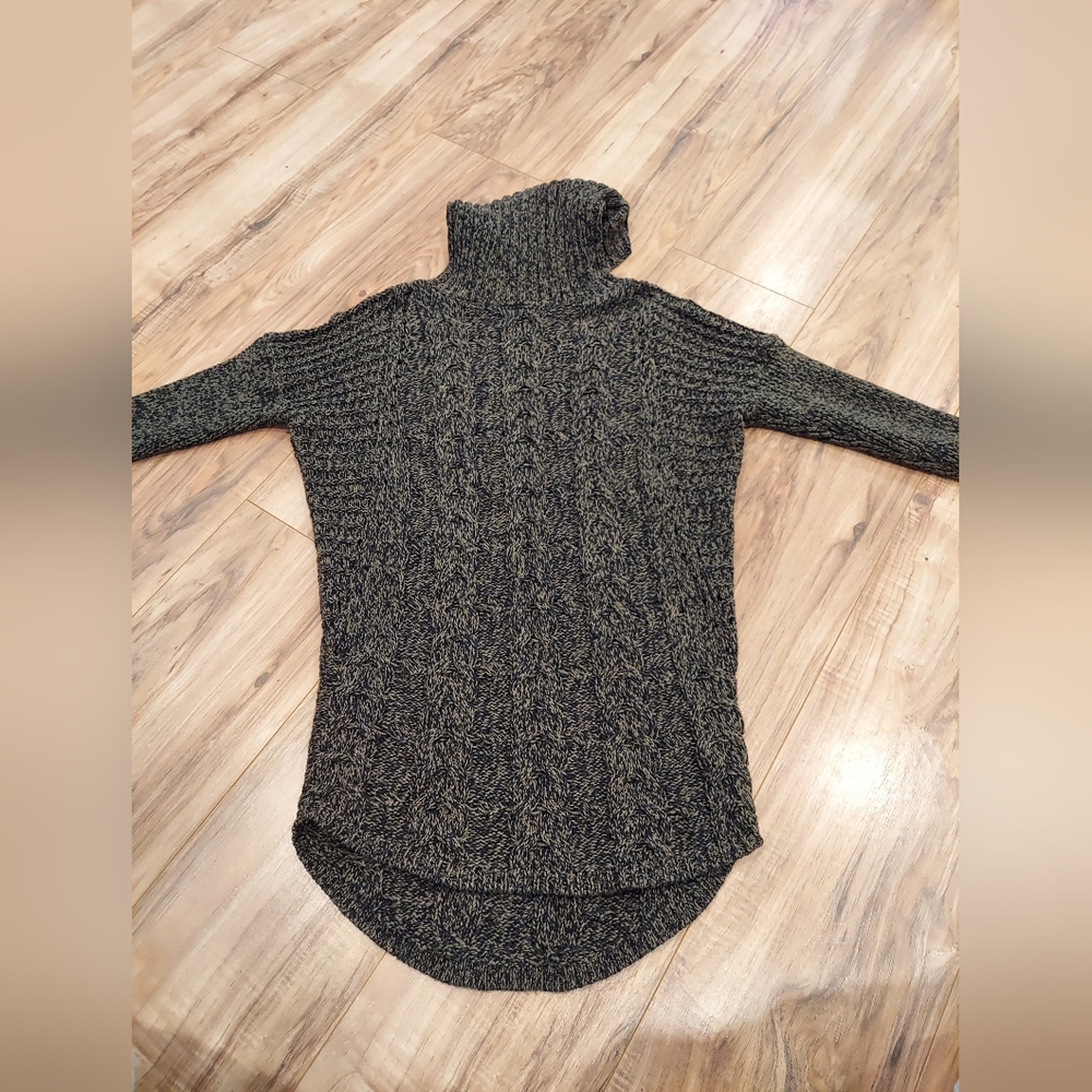 Express Cable Knit Turtleneck Sweater Gray Black Size XS Sleeve 3/4 Length EUC